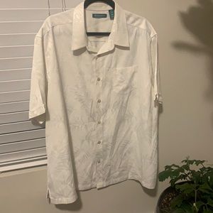 White tropical leaf button up Bundle & save 🤗